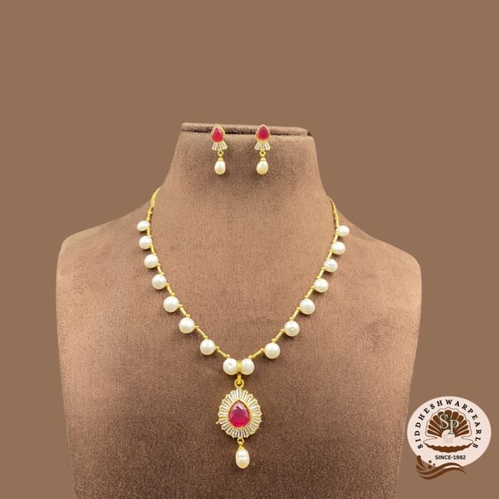 Simple Pearl Pendant Necklace