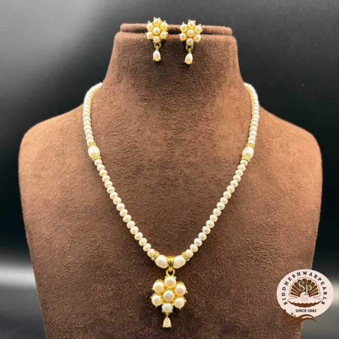 Simple Pearl Pendant Necklace