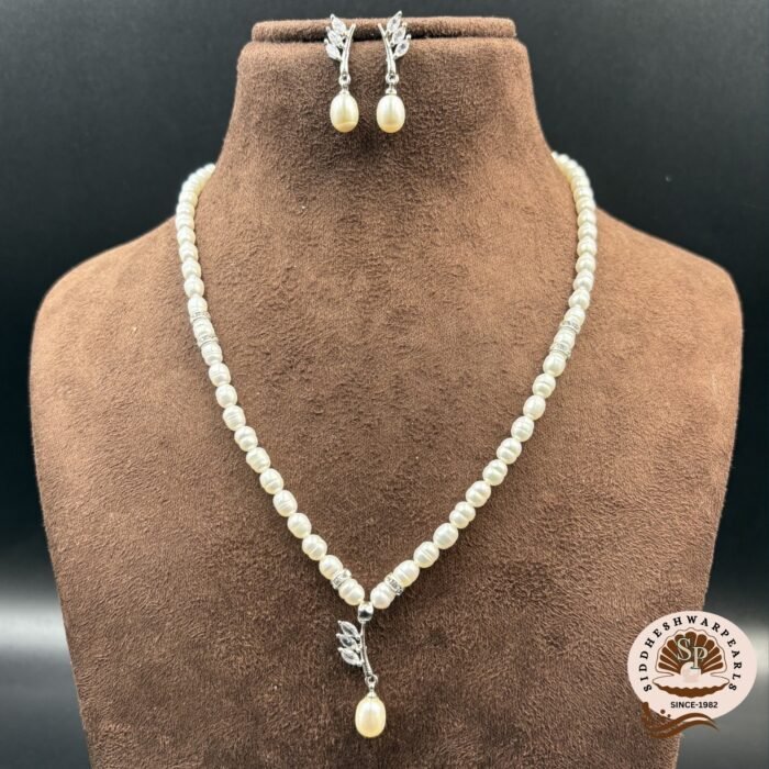 Simple Necklace with Pearl