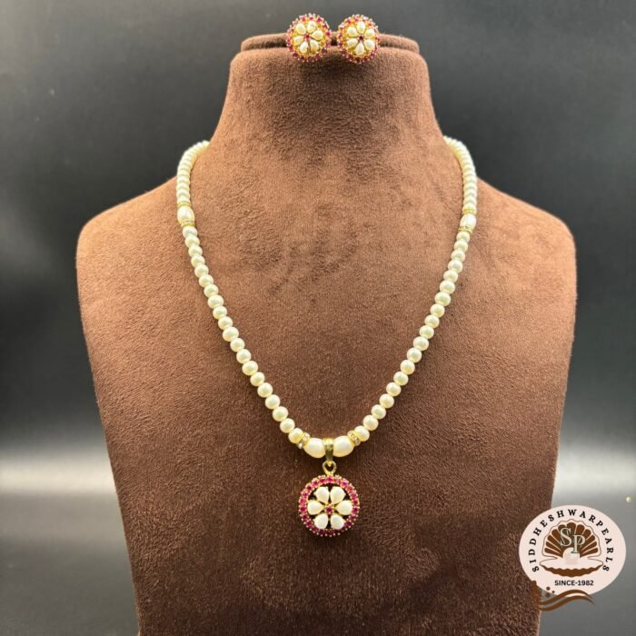 Simple Pearl Pendant Necklace