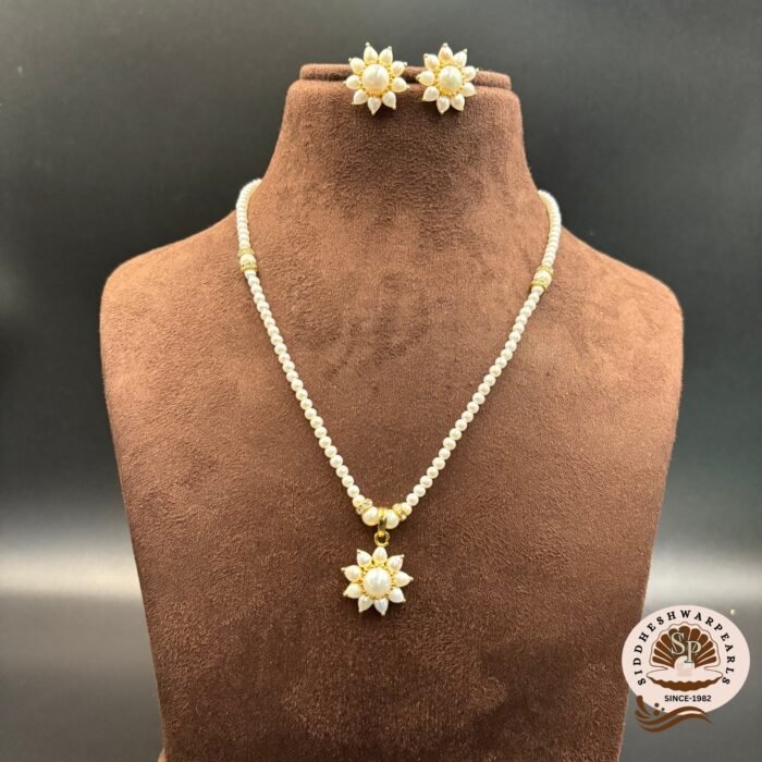 Simple Pearl Pendant Necklace