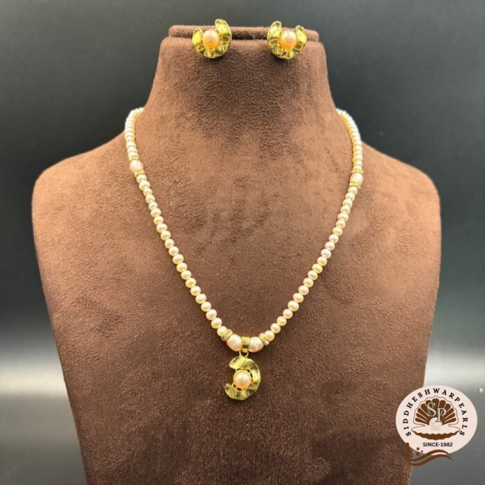 Simple Elegant Pearl Necklace