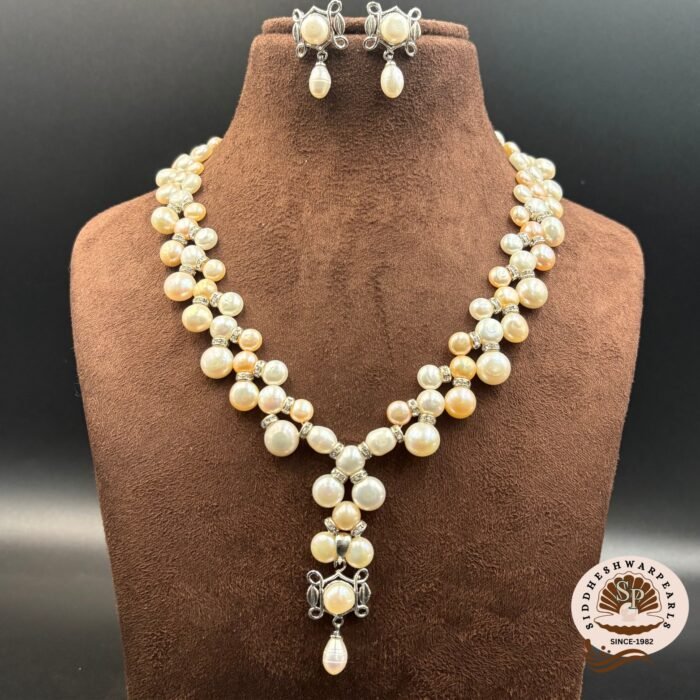 Simple Elegant Pearl Necklace