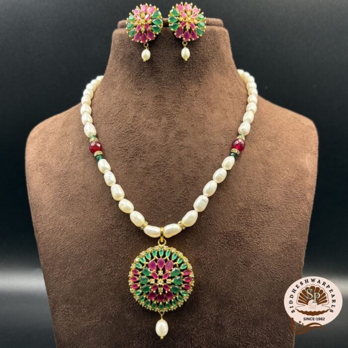 Simple Pearl Pendant Necklace