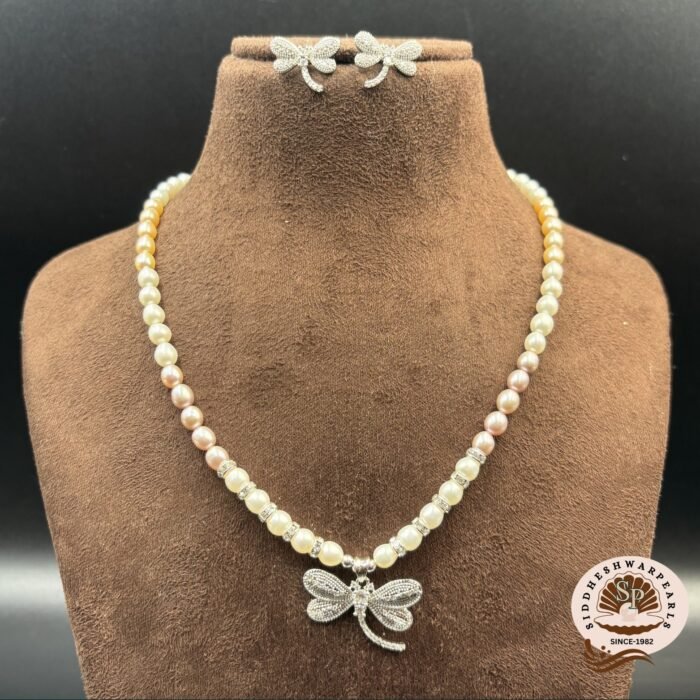 Simple Pearl Pendant Necklace