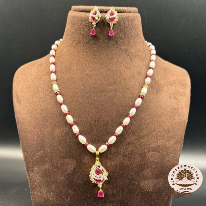 Simple Pearl Pendant Necklace