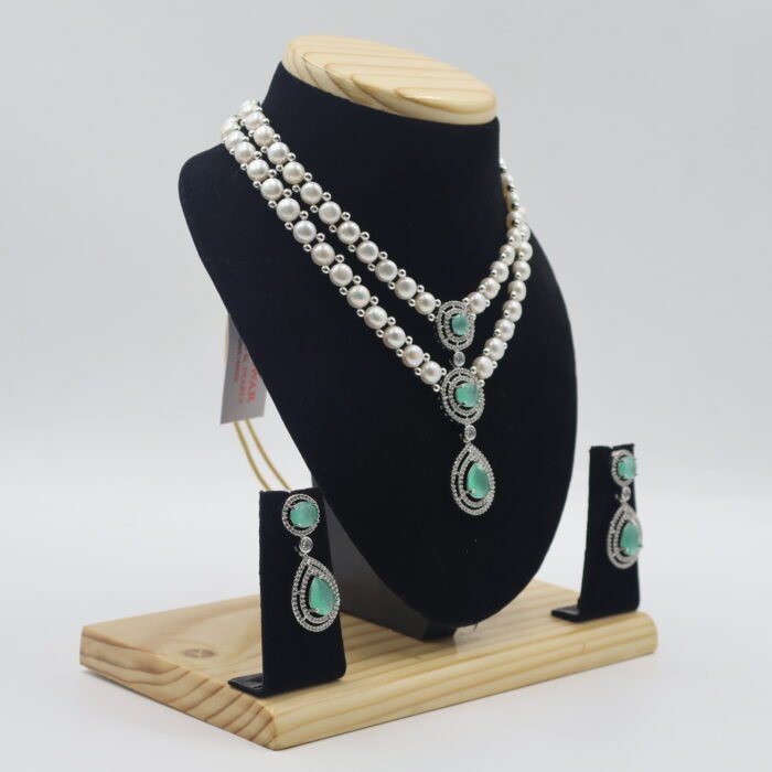 Emerald Pendant Button Pearls Necklace - Image 4