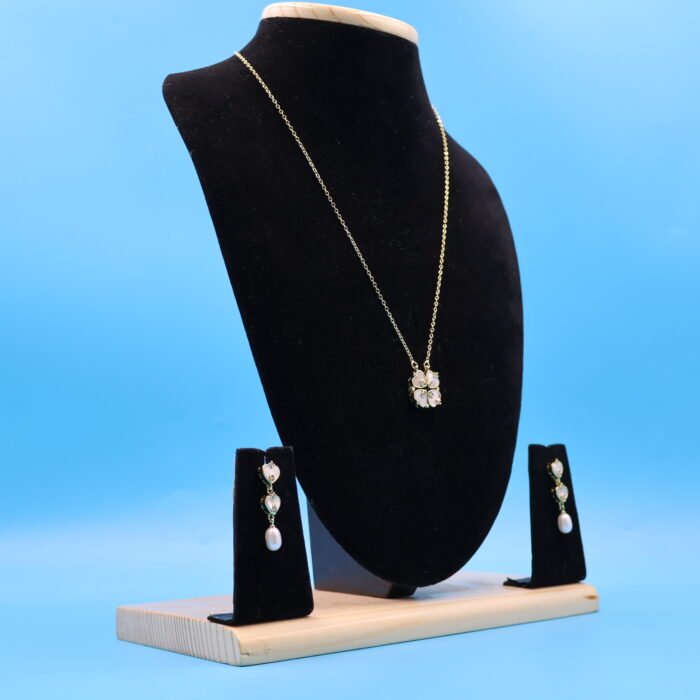 Single Line Pendant Necklace - Image 4