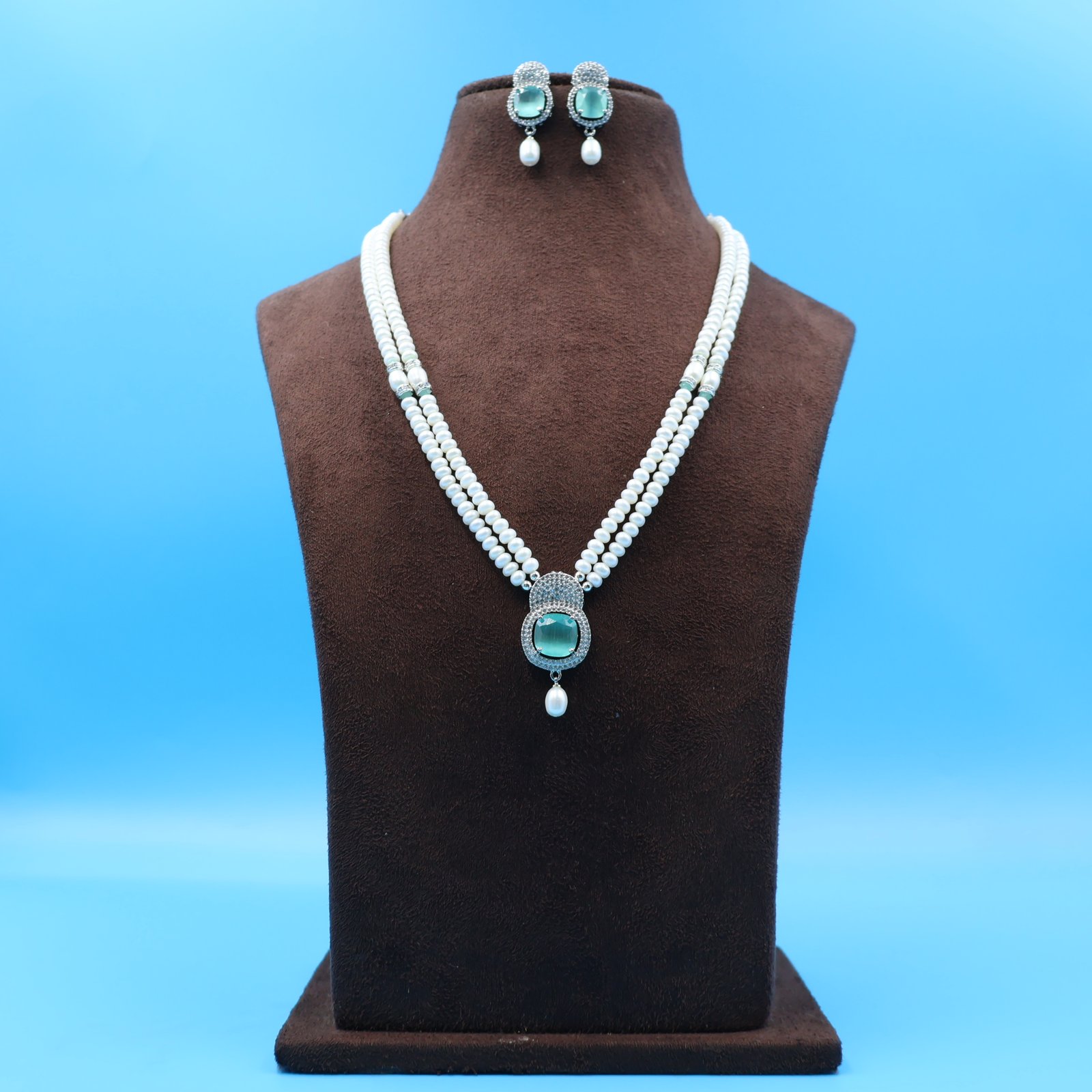 IMG_3789 Emerald Pendant Pearl Necklace Set - Image 2