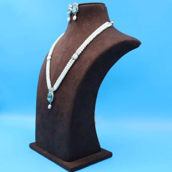 Emerald Pendant Pearl Necklace Set - Image 3