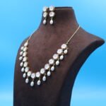Flower Design Pearl Necklace - Image 3
