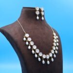 Flower Design Pearl Necklace - Image 4