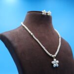 Flower Design Pendant Pearl Necklace - Image 4