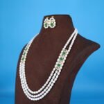 Emerald Side Brooch Pearl Necklace Set - Image 3