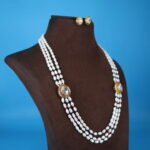Side Brooch Oval Pearl Necklace - Image 3