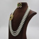 Emerald Pendant Side Brooch Pearl Necklace - Image 3