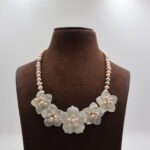 Flower Design Pearl Necklace - Image 2