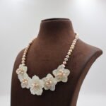 Flower Design Pearl Necklace - Image 3